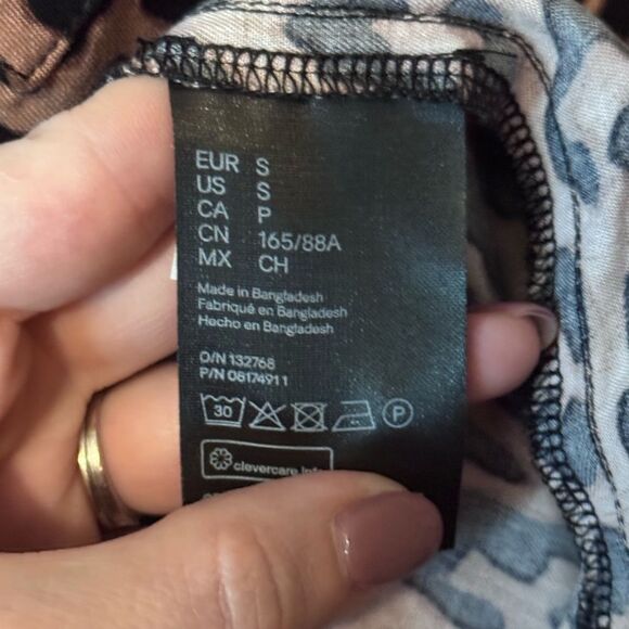 H&M- Women’s Oversized Long Sleeve Leopard Print Dress, Size Small - Picture 7 of 9